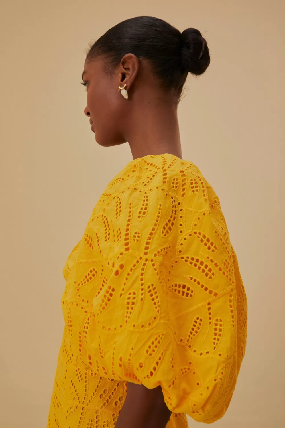 Mini-robe jaune à manches courtes et œillets Monstera^FARM Rio  Hot