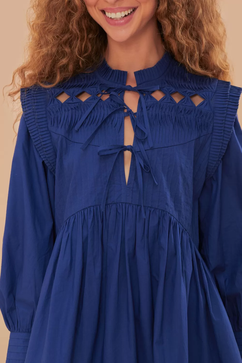 Robe courte à empiècement ouvert bleu marine^FARM Rio  Store