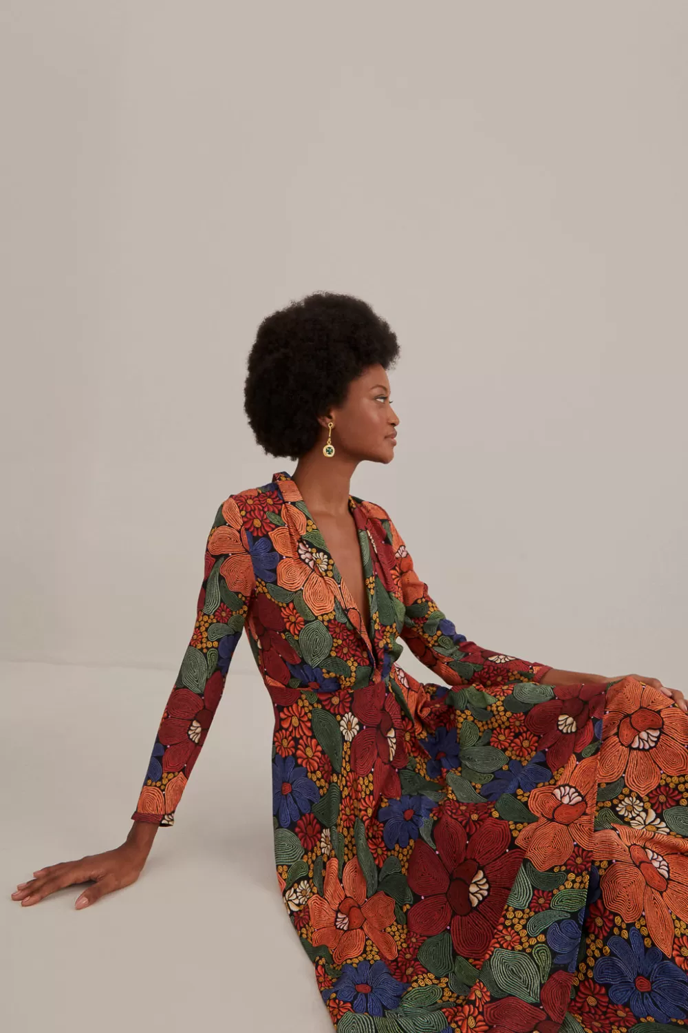 Robe longue noire à fleurs cousues et col en V^FARM Rio  Fashion