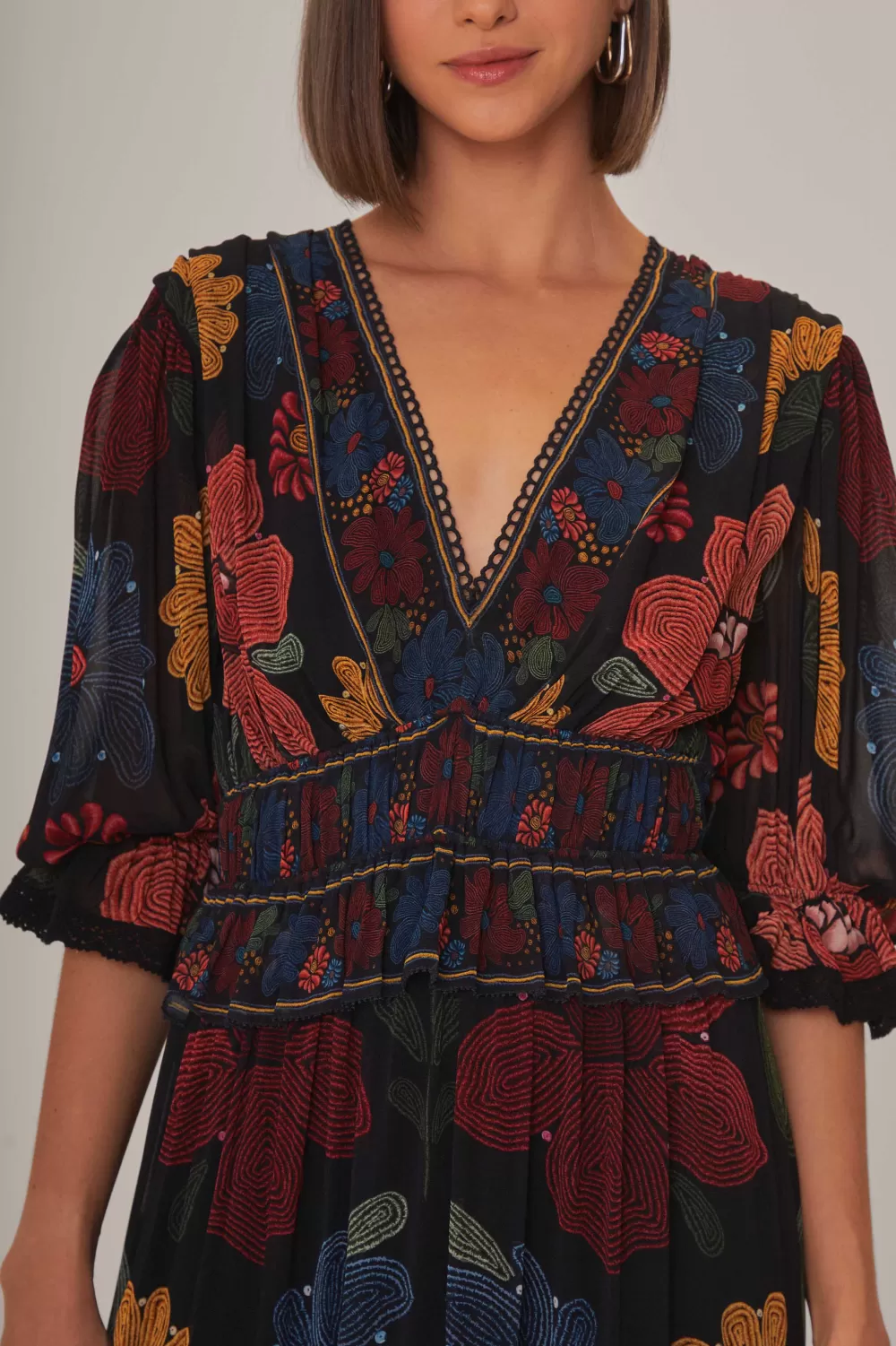 Robe longue noire à manches courtes et à coutures de jardin^FARM Rio  Shop