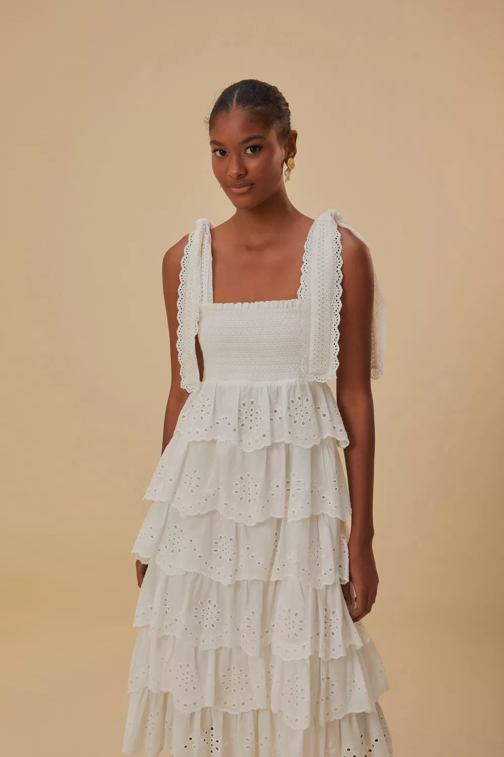 Robe midi à volants brodés blanc cassé^FARM Rio  Outlet
